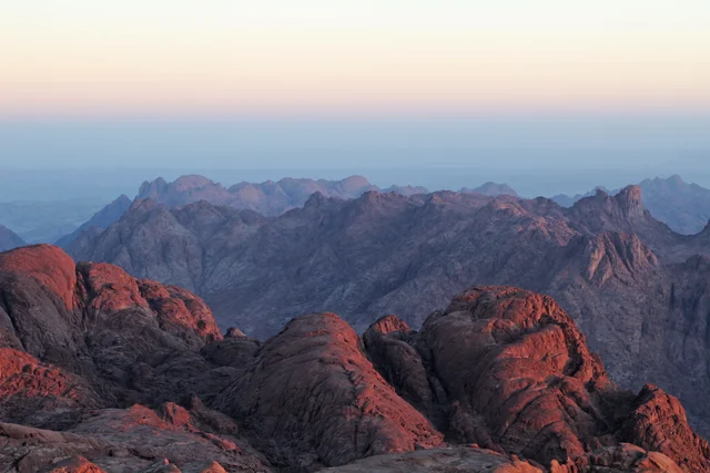 Sinai: history between mountains, pilgrimage and the sea